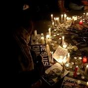 A Paris, plus de 35.000 personnes ont rendu hommage aux victimes de Charlie Hebdo