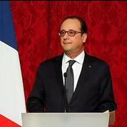 Hollande ironise devant Pellerin sur ceux qui ne lisent pas Modiano