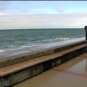 Marée du siècle: des vagues impressionnantes à Wimereux, dans le Pas-de-Calais