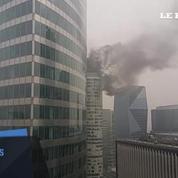 Incendie sur le toit d'une tour de La Défense