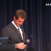 Honoré par son pays, Andy Murray fond en larmes