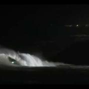 Une session de surf de nuit au Maroc